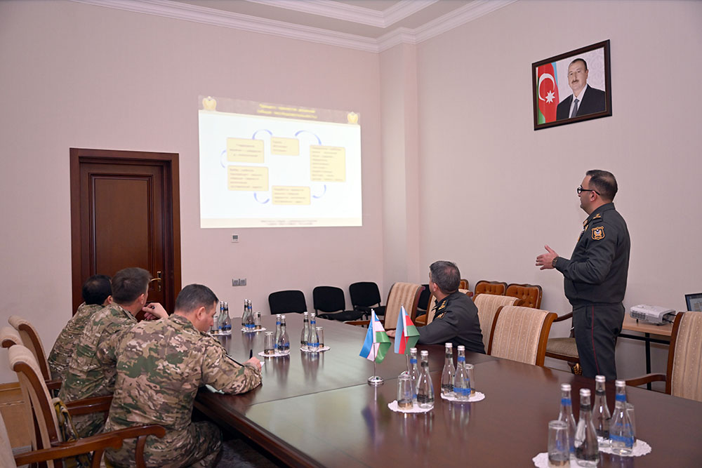 Özbəkistan hərbi mütəxəssisləri Azərbaycanda Mərkəzi Komanda Məntəqəsinə baş çəkdilər (FOTO)