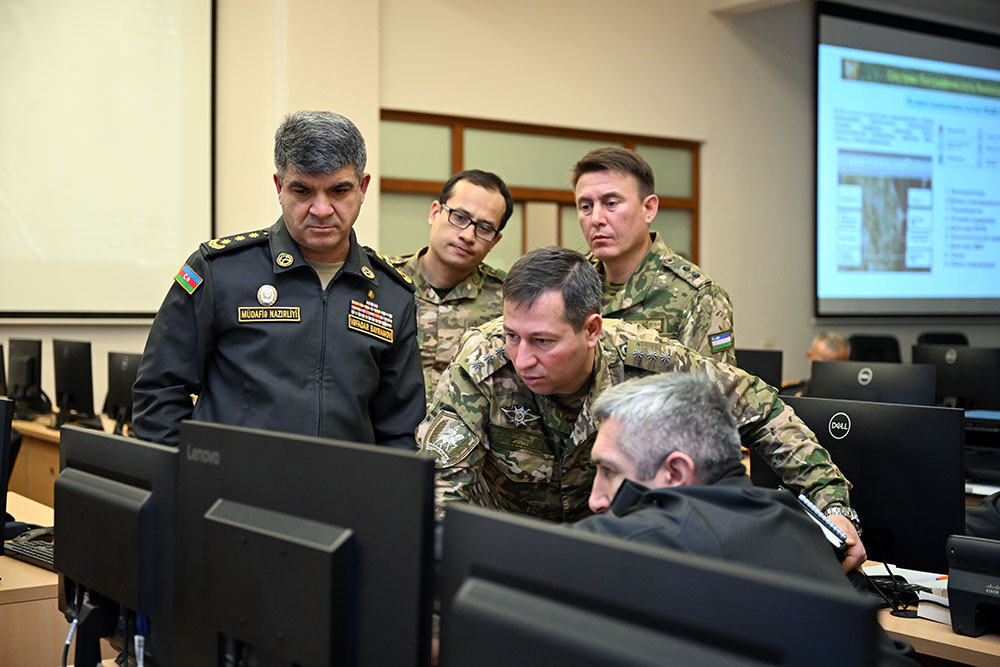 Özbəkistan hərbi mütəxəssisləri Azərbaycanda Mərkəzi Komanda Məntəqəsinə baş çəkdilər (FOTO)
