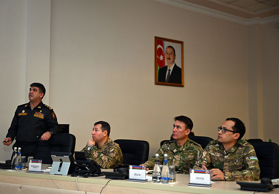 Özbəkistan hərbi mütəxəssisləri Azərbaycanda Mərkəzi Komanda Məntəqəsinə baş çəkdilər (FOTO)