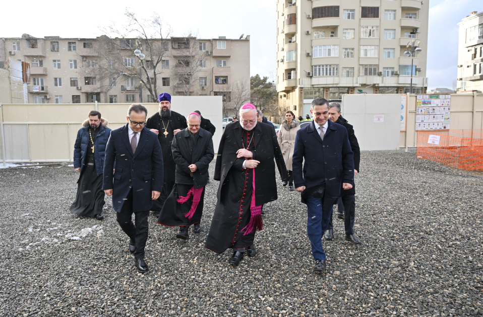Bakıda II İoann Pavelin şərəfinə tikiləcək katolik kilsəsinin yerləşəcəyi ərazinin təqdisetmə mərasimi keçirilib (FOTO)