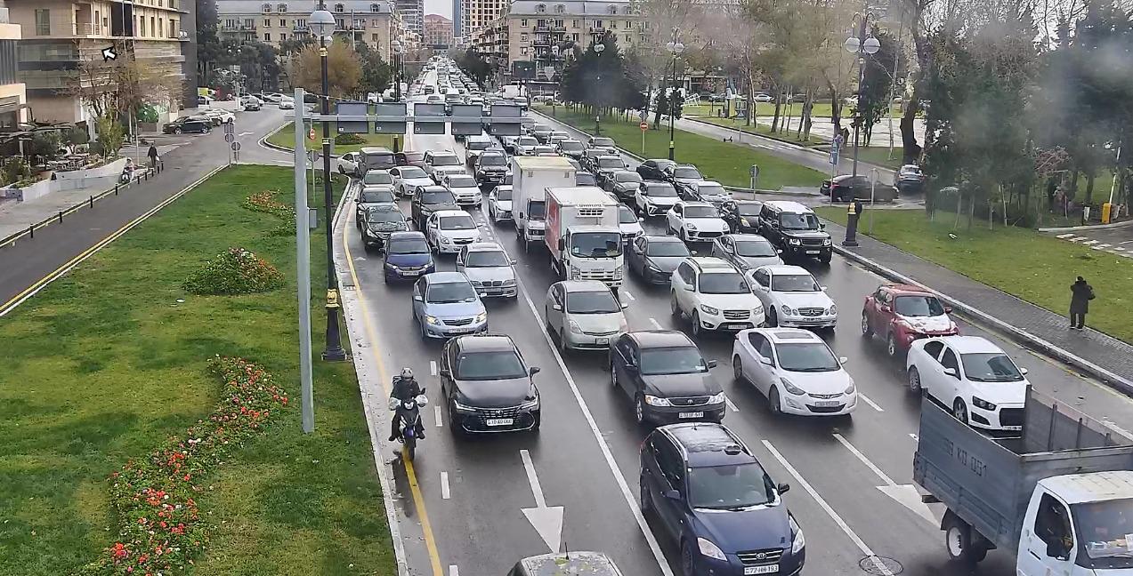 Bakıda bu yollarda tıxac var - SÜRÜCÜLƏRİN NƏZƏRİNƏ