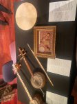 Azərbaycan tar, kamança və qavalın nadir eksponatlarını Belçika Musiqi Alətləri Muzeyinə hədiyyə edib (FOTO)