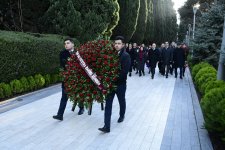 Vyetnam nümayəndə heyəti Ümummilli Lider Heydər Əliyevin məzarını və Şəhidlər xiyabanını ziyarət edib (FOTO)