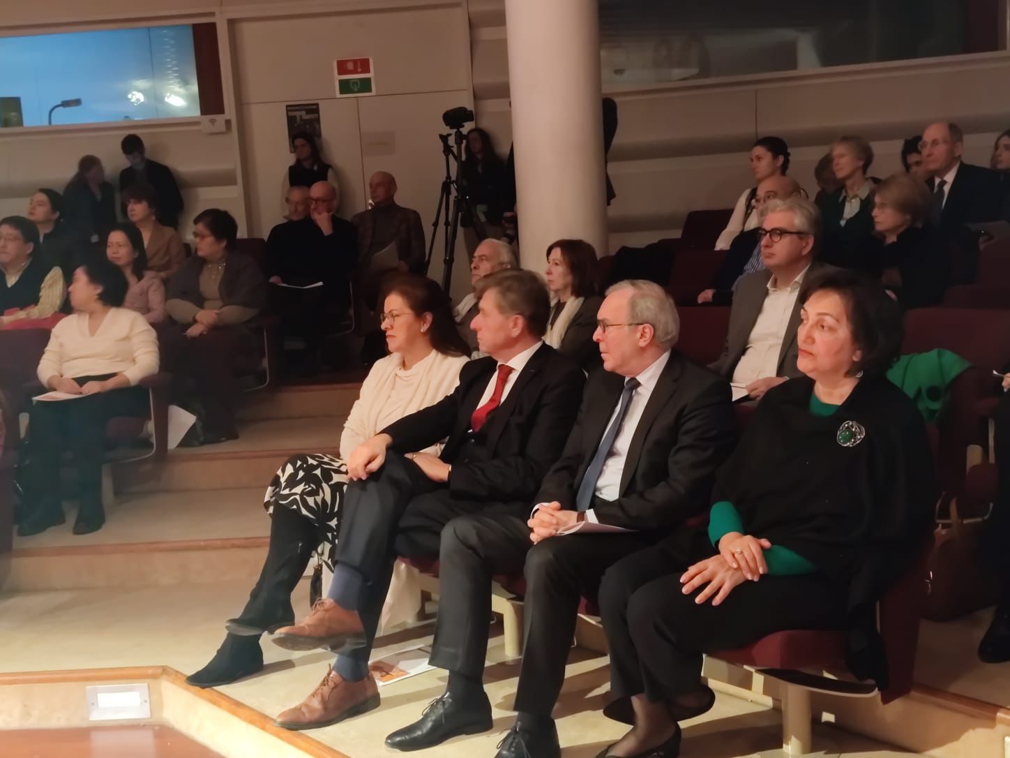 Azərbaycan tar, kamança və qavalın nadir eksponatlarını Belçika Musiqi Alətləri Muzeyinə hədiyyə edib (FOTO)