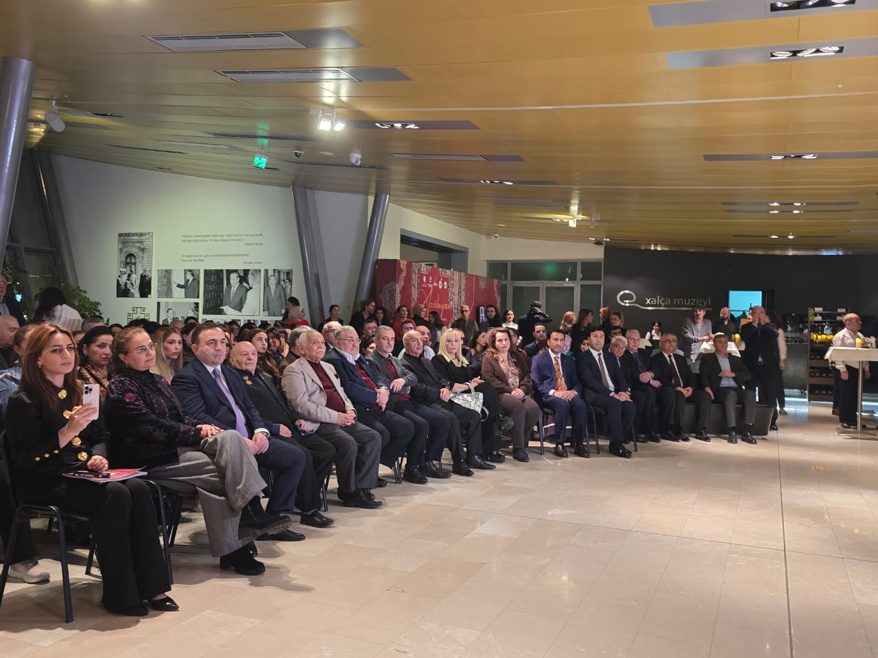 Azərbaycan Milli Xalça Muzeyində “Azərbaycan xalçasının ehtişamı. Səfəvi dövrü xəzinəsi” sərgisi açılıb (FOTO)