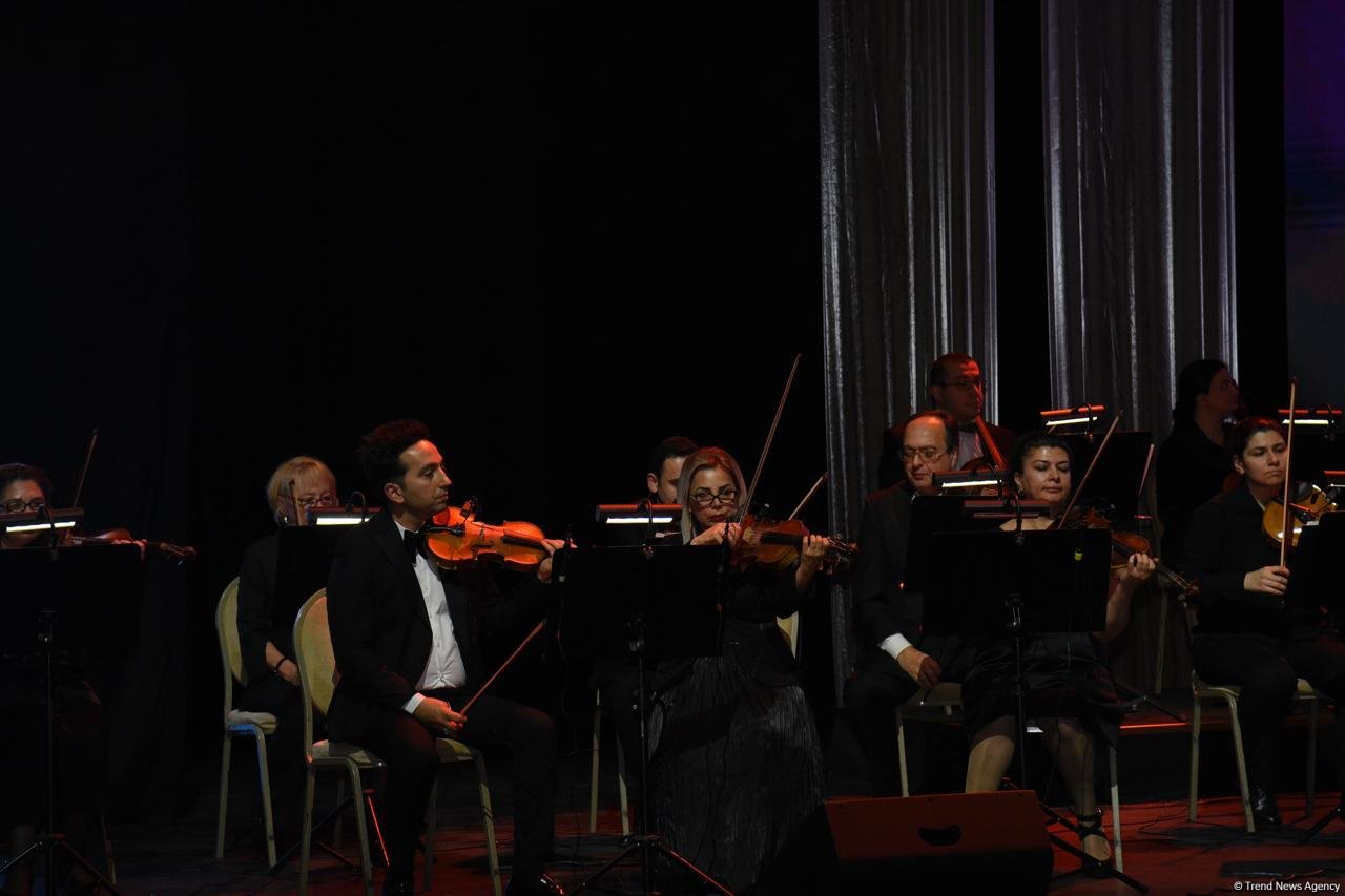 Bakıda Tofiq Əhmədovun 100 illiyinə həsr olunmuş konsert keçirilib – Xatirə və musiqi dolu bir axşam (FOTO/VİDEO)