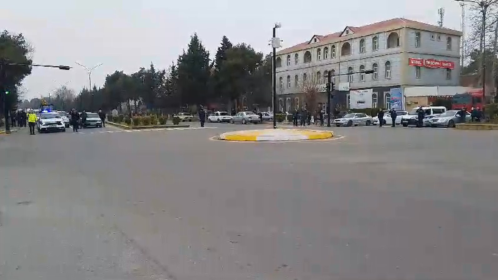 Beyləqanda təyyarə qəzasının qurbanlarının xatirəsi bir dəqiqəlik sükutla yad edildi (VİDEO)