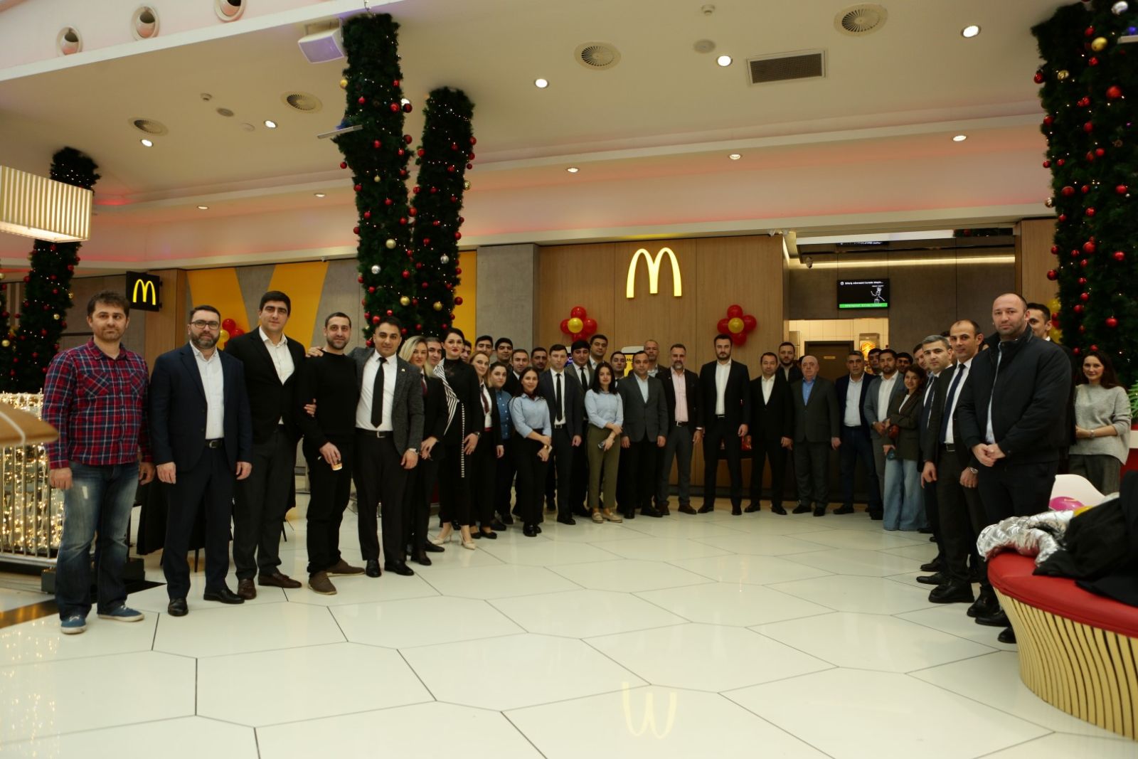 “Metropark”da yeni “McDonald’s” restoranı açıldı (FOTO)