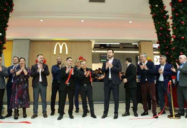 “Metropark”da yeni “McDonald’s” restoranı açıldı (FOTO)
