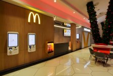 “Metropark”da yeni “McDonald’s” restoranı açıldı (FOTO)