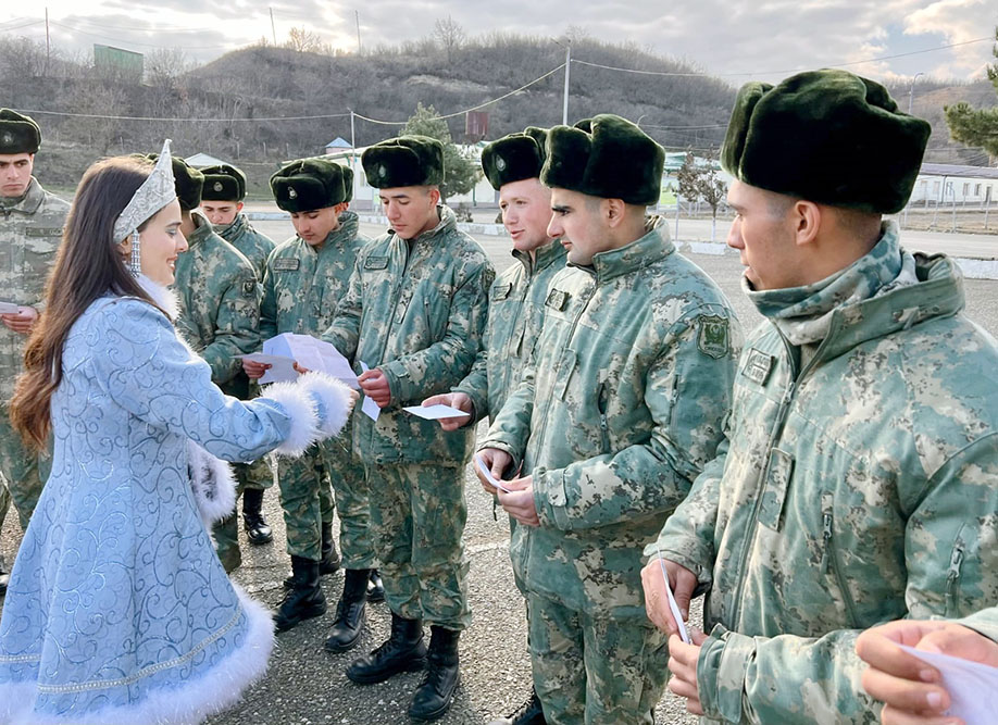 Azərbaycan Ordusunun Dünya Azərbaycanlılarının Həmrəyliyi Günü və Yeni İl münasibətilə silsilə tədbirləri keçirilib (FOTO)