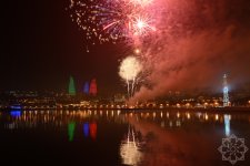 Azərbaycan Yeni ili möhtəşəm Zəfər atəşfəşanlığı ilə qarşıladı (FOTO/VİDEO)