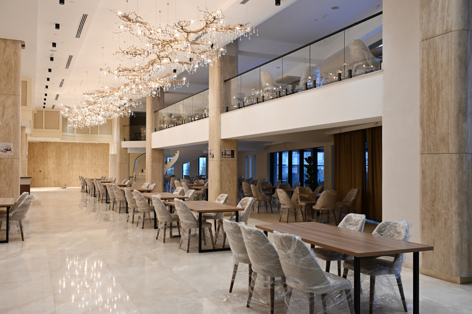 Prezident İlham Əliyev və Birinci xanım Mehriban Əliyeva Şahdağda “Lakeside” hotelində aparılmış işlərlə və “Xizək klubu” binasının tikintisi ilə tanış olublar (YENİLƏNİB-2) (FOTO/VİDEO)