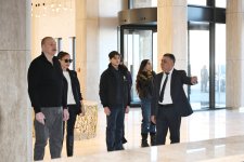 Prezident İlham Əliyev və Birinci xanım Mehriban Əliyeva Şahdağda “Lakeside” hotelində aparılmış işlərlə və “Xizək klubu” binasının tikintisi ilə tanış olublar (YENİLƏNİB-2) (FOTO/VİDEO)