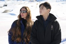 Prezident İlham Əliyev və Birinci xanım Mehriban Əliyeva Şahdağda “Lakeside” hotelində aparılmış işlərlə və “Xizək klubu” binasının tikintisi ilə tanış olublar (YENİLƏNİB-2) (FOTO/VİDEO)