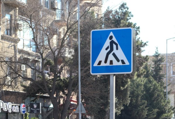 Neftçilər prospektində piyada zolağı salınıb (FOTO)
