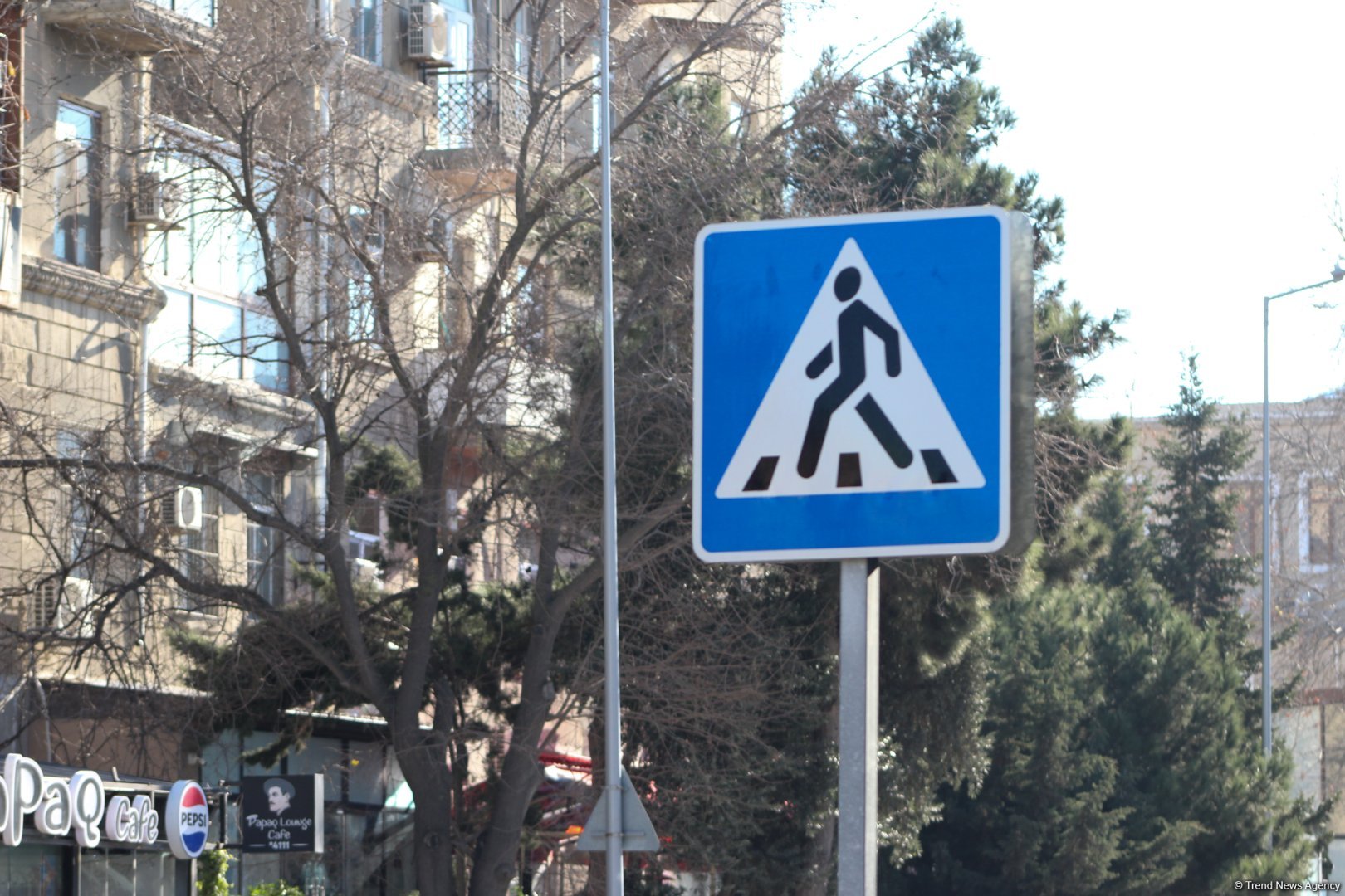 Neftçilər prospektində piyada zolağı salınıb (FOTO)