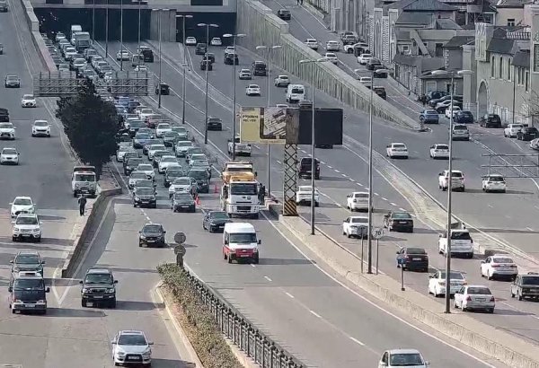 “Koroğlu” metrostansiyası istiqamətində təmirə görə sıxlıq yaranıb (FOTO)