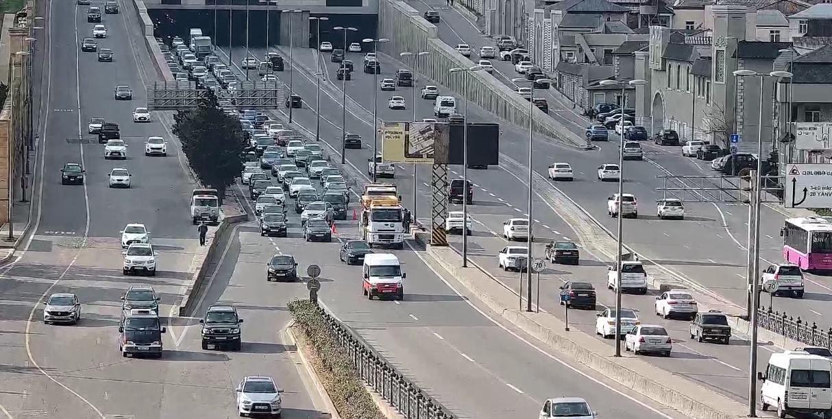 “Koroğlu” metrostansiyası istiqamətində təmirə görə sıxlıq yaranıb (FOTO)