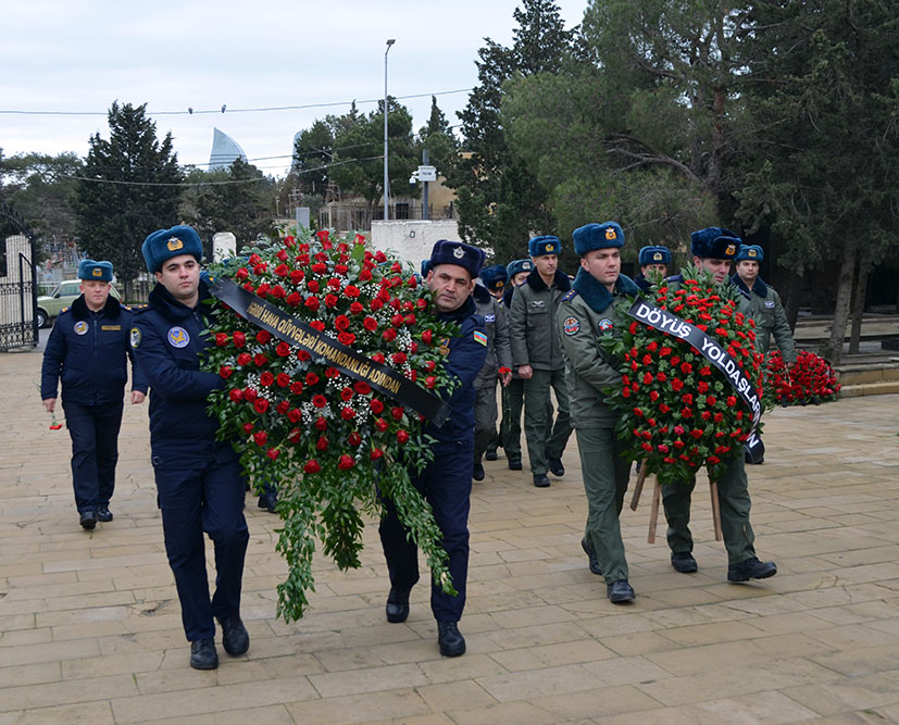 Şəhid hərbi pilot Rəşad Atakişiyevin xatirəsi yad edilib (FOTO)