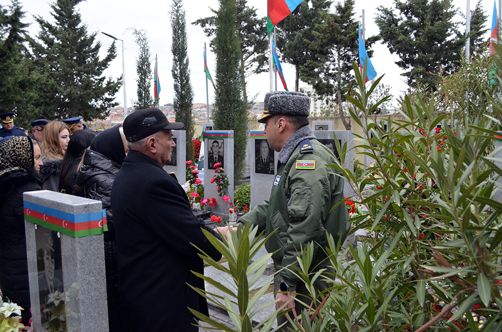 Şəhid hərbi pilot Rəşad Atakişiyevin xatirəsi yad edilib (FOTO)