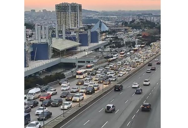 Sürücülərin NƏZƏRİNƏ: Bu yollarda tıxac var - SİYAHI