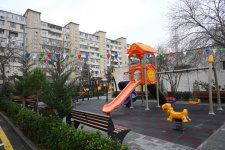 Heydər Əliyev Fondunun vitse-prezidenti Leyla Əliyeva və Baku Media Mərkəzinin rəhbəri Arzu Əliyevanın iştirakı ilə Bakıda yenilənmiş həyətlər istifadəyə verilib (FOTO)