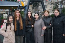 Heydər Əliyev Fondunun vitse-prezidenti Leyla Əliyeva və Baku Media Mərkəzinin rəhbəri Arzu Əliyevanın iştirakı ilə Bakıda yenilənmiş həyətlər istifadəyə verilib (FOTO)