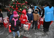 Heydər Əliyev Fondunun vitse-prezidenti Leyla Əliyeva və Baku Media Mərkəzinin rəhbəri Arzu Əliyevanın iştirakı ilə Bakıda yenilənmiş həyətlər istifadəyə verilib (FOTO)