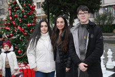 Heydər Əliyev Fondunun vitse-prezidenti Leyla Əliyeva və Baku Media Mərkəzinin rəhbəri Arzu Əliyevanın iştirakı ilə Bakıda yenilənmiş həyətlər istifadəyə verilib (FOTO)