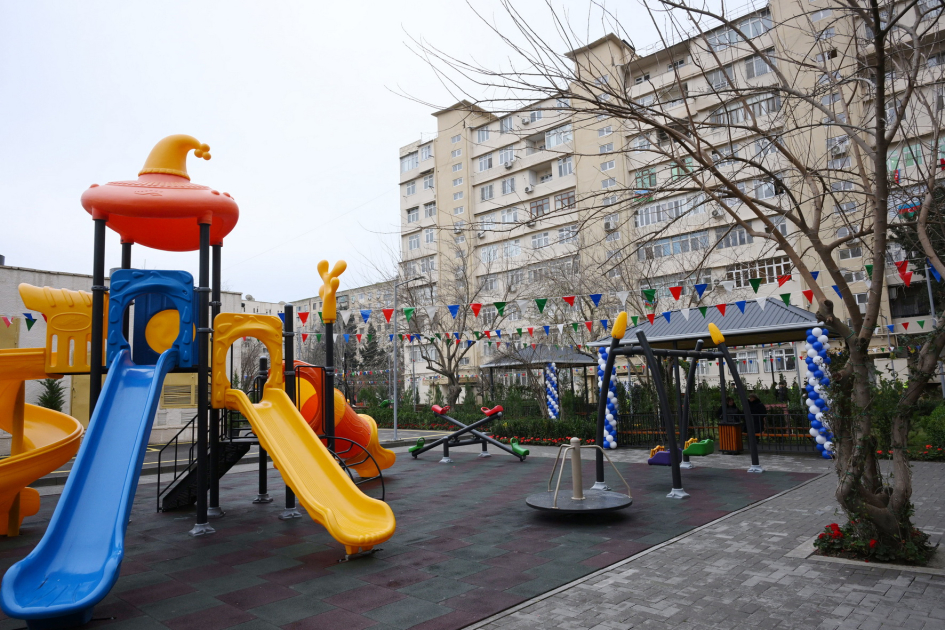 Heydər Əliyev Fondunun vitse-prezidenti Leyla Əliyeva və Baku Media Mərkəzinin rəhbəri Arzu Əliyevanın iştirakı ilə Bakıda yenilənmiş həyətlər istifadəyə verilib (FOTO)