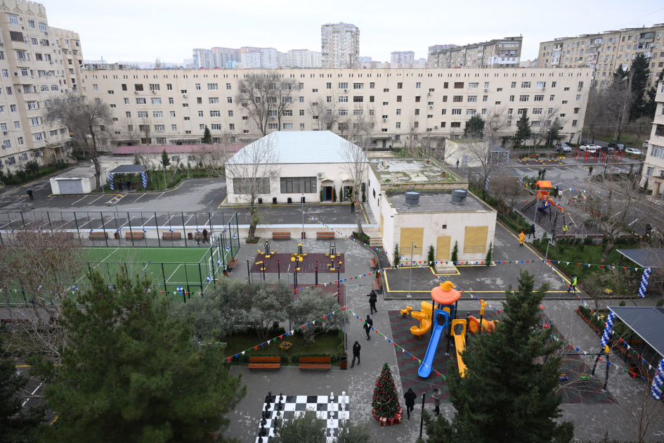 Heydər Əliyev Fondunun vitse-prezidenti Leyla Əliyeva və Baku Media Mərkəzinin rəhbəri Arzu Əliyevanın iştirakı ilə Bakıda yenilənmiş həyətlər istifadəyə verilib (FOTO)