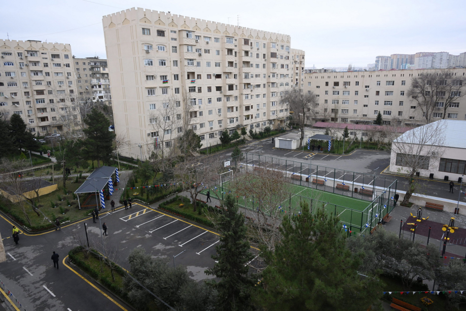 Heydər Əliyev Fondunun vitse-prezidenti Leyla Əliyeva və Baku Media Mərkəzinin rəhbəri Arzu Əliyevanın iştirakı ilə Bakıda yenilənmiş həyətlər istifadəyə verilib (FOTO)