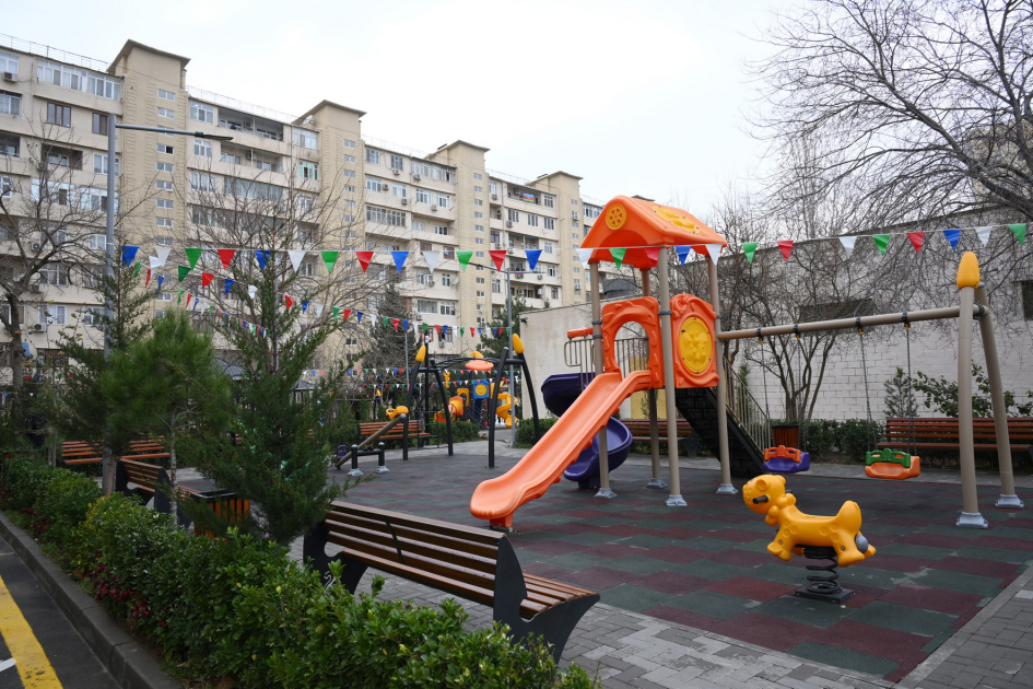 Heydər Əliyev Fondunun vitse-prezidenti Leyla Əliyeva və Baku Media Mərkəzinin rəhbəri Arzu Əliyevanın iştirakı ilə Bakıda yenilənmiş həyətlər istifadəyə verilib (FOTO)