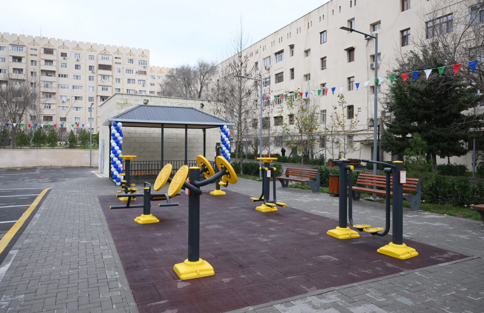 Heydər Əliyev Fondunun vitse-prezidenti Leyla Əliyeva və Baku Media Mərkəzinin rəhbəri Arzu Əliyevanın iştirakı ilə Bakıda yenilənmiş həyətlər istifadəyə verilib (FOTO)