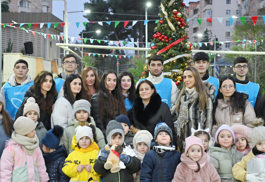 Heydər Əliyev Fondunun vitse-prezidenti Leyla Əliyeva və Baku Media Mərkəzinin rəhbəri Arzu Əliyevanın iştirakı ilə Bakıda yenilənmiş həyətlər istifadəyə verilib (FOTO)