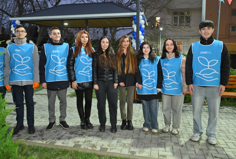 Heydər Əliyev Fondunun vitse-prezidenti Leyla Əliyeva və Baku Media Mərkəzinin rəhbəri Arzu Əliyevanın iştirakı ilə Bakıda yenilənmiş həyətlər istifadəyə verilib (FOTO)