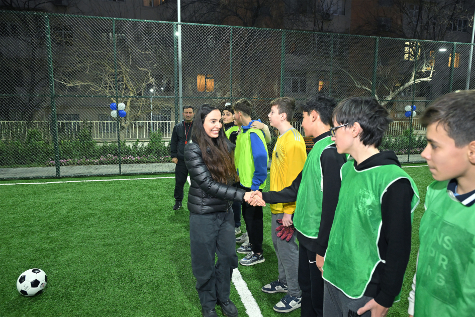 Heydər Əliyev Fondunun vitse-prezidenti Leyla Əliyeva və Baku Media Mərkəzinin rəhbəri Arzu Əliyevanın iştirakı ilə Bakıda yenilənmiş həyətlər istifadəyə verilib (FOTO)