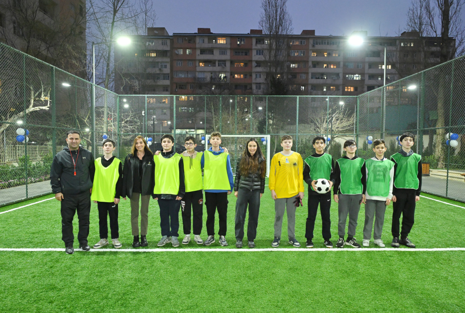 Heydər Əliyev Fondunun vitse-prezidenti Leyla Əliyeva və Baku Media Mərkəzinin rəhbəri Arzu Əliyevanın iştirakı ilə Bakıda yenilənmiş həyətlər istifadəyə verilib (FOTO)