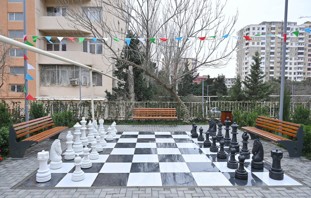 Heydər Əliyev Fondunun vitse-prezidenti Leyla Əliyeva və Baku Media Mərkəzinin rəhbəri Arzu Əliyevanın iştirakı ilə Bakıda yenilənmiş həyətlər istifadəyə verilib (FOTO)