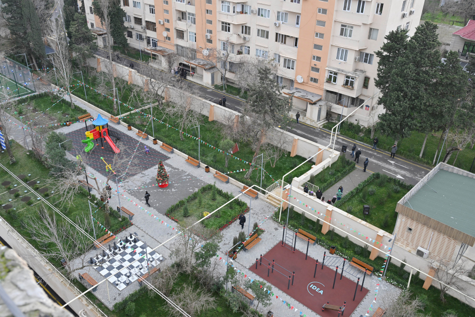 Heydər Əliyev Fondunun vitse-prezidenti Leyla Əliyeva və Baku Media Mərkəzinin rəhbəri Arzu Əliyevanın iştirakı ilə Bakıda yenilənmiş həyətlər istifadəyə verilib (FOTO)