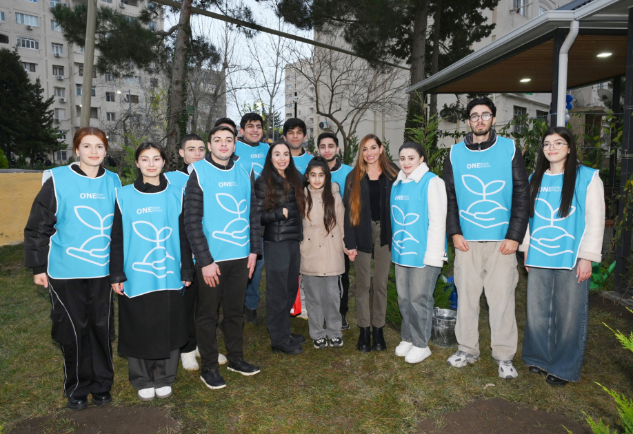 Heydər Əliyev Fondunun vitse-prezidenti Leyla Əliyeva və Baku Media Mərkəzinin rəhbəri Arzu Əliyevanın iştirakı ilə Bakıda yenilənmiş həyətlər istifadəyə verilib (FOTO)