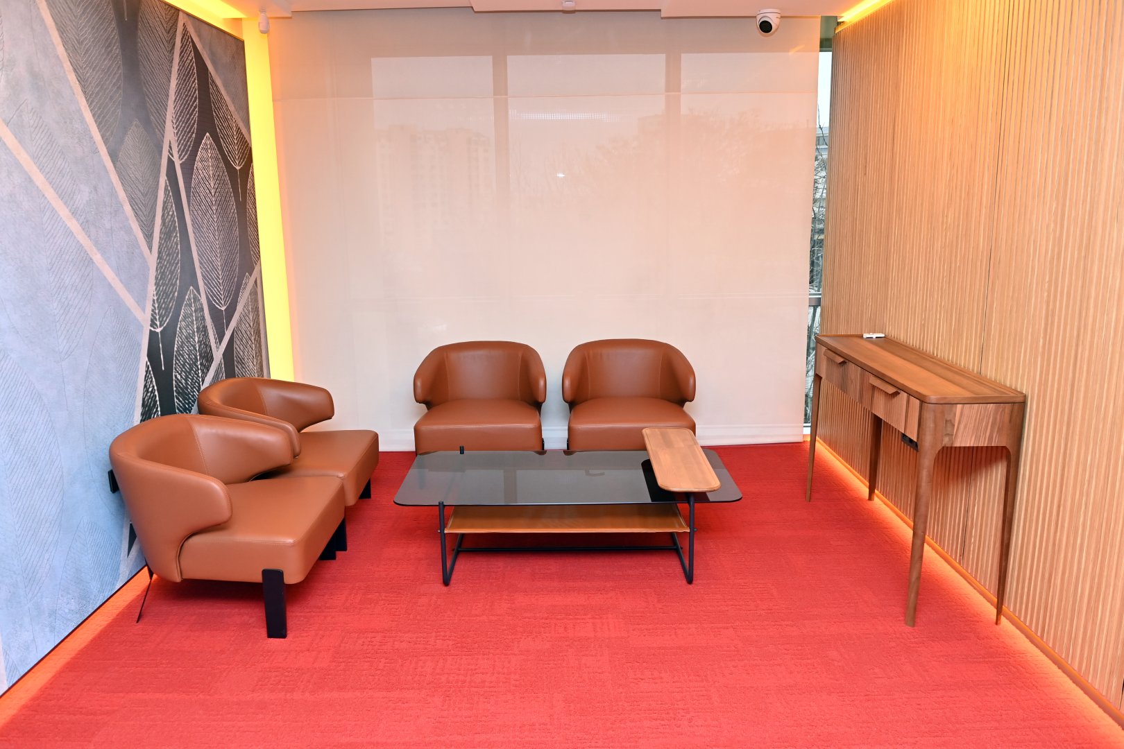 Xalq Bank yenilənmiş Fərdi bankçılıq ofisini istifadəyə verdi (FOTO)