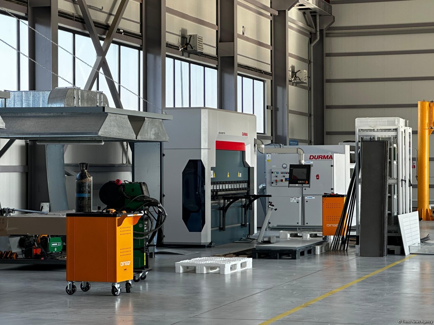 Azad edilən ərazilərdə çəkilən dəmiryol xətlərinin kommunikasiya avadanlıqları Ağdam Sənaye Parkında istehsal olunur (FOTO)