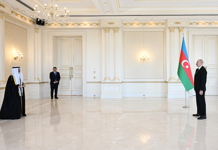 Prezident İlham Əliyev Küveytin ölkəmizdə yeni təyin olunmuş səfirinin etimadnaməsini qəbul edib (FOTO/VİDEO) (YENİLƏNİB)