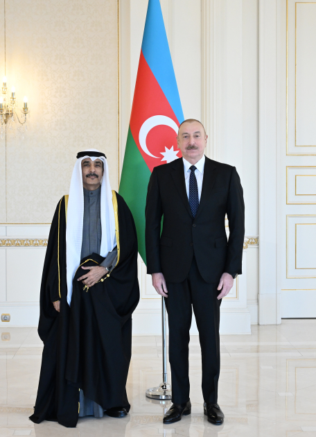 Prezident İlham Əliyev Küveytin ölkəmizdə yeni təyin olunmuş səfirinin etimadnaməsini qəbul edib (FOTO/VİDEO) (YENİLƏNİB)