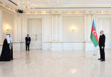 Prezident İlham Əliyev Küveytin ölkəmizdə yeni təyin olunmuş səfirinin etimadnaməsini qəbul edib (FOTO/VİDEO) (YENİLƏNİB)
