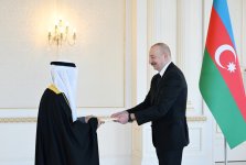 Prezident İlham Əliyev Küveytin ölkəmizdə yeni təyin olunmuş səfirinin etimadnaməsini qəbul edib (FOTO/VİDEO) (YENİLƏNİB)