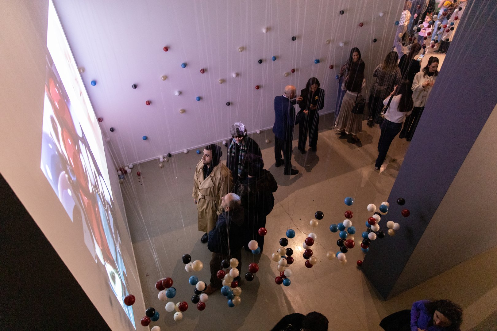 YARAT Müasir İncəsənət Məktəbinin ikinci buraxılış tələbələrinin “SONLUQDAN SONSUZLUĞA” yekun sərgsini təqdim etdi (FOTO)