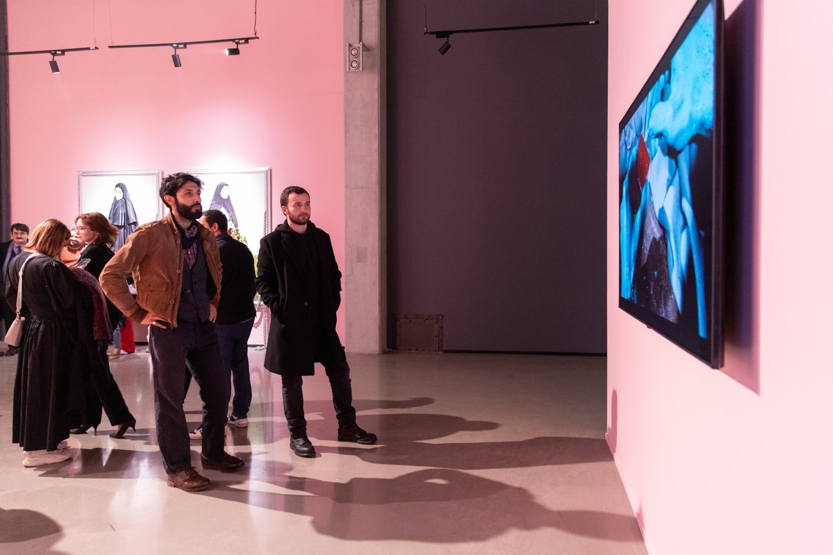 YARAT Müasir İncəsənət Məktəbinin ikinci buraxılış tələbələrinin “SONLUQDAN SONSUZLUĞA” yekun sərgsini təqdim etdi (FOTO)